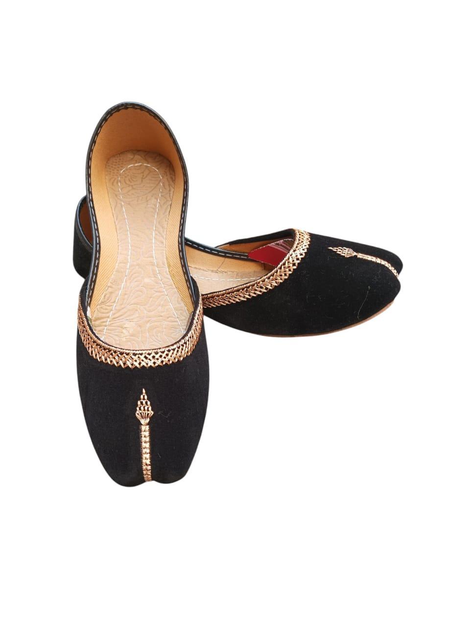 Stylish Velvet Women's Khussa