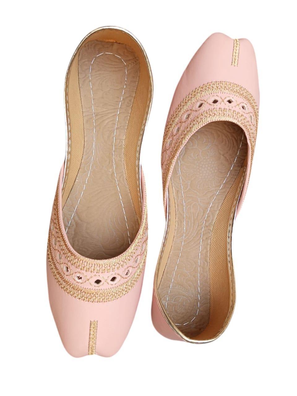 Stylish Women's Khussa With Thread Work